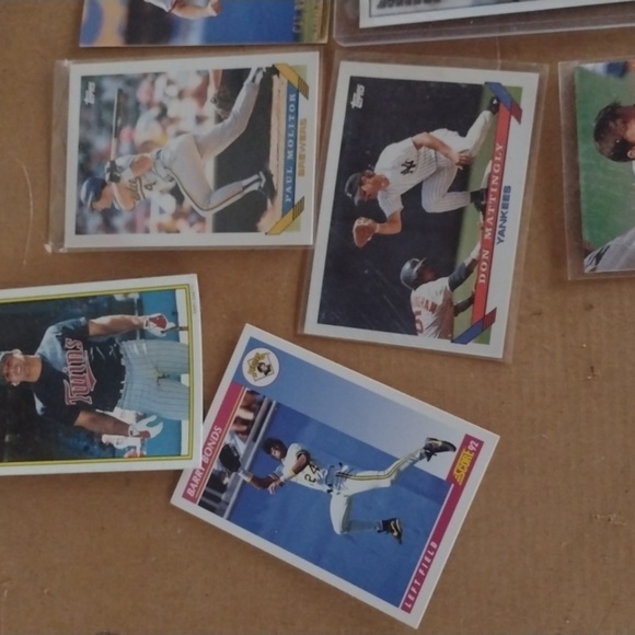 Assorted Baseball Trading Cards Collection - Picture 5 of 5